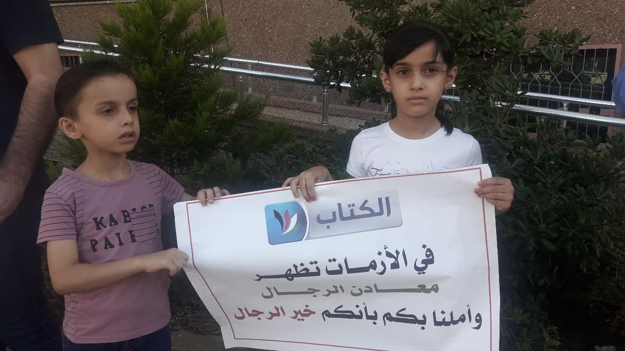 موظفو قناة الكتاب 2.jpg